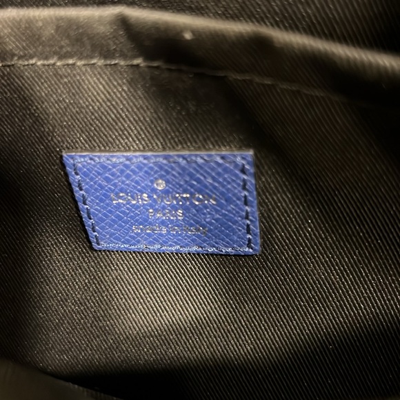 Louis Vuitton Outdoor Messenger - Picture 7 of 8